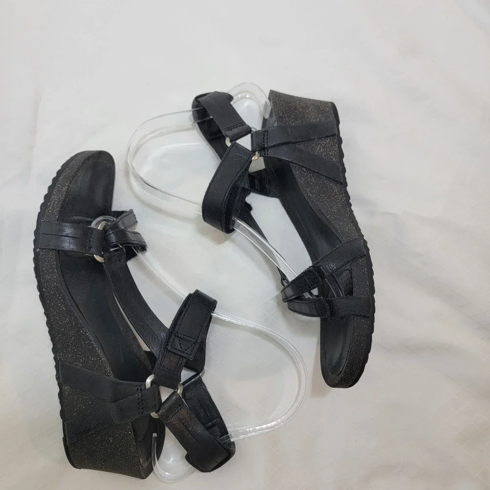Teva Ysidro Universal Wedge Black Leather Strappy Sandals 1015119 7.5